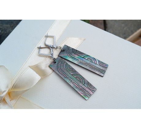 Abalone paua perleť náušnice na chirurgické oceli, novozélandská perleťovina