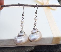 Perleťové mušle a říční perly náušnice na chirurgické oceli