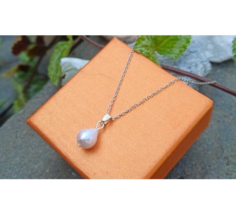 Barokní říční perla na řetízku z chirurgické oceli, perlový náhrdelník