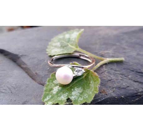 Perlový prstýnek s říční bílo perlou a zirkonem