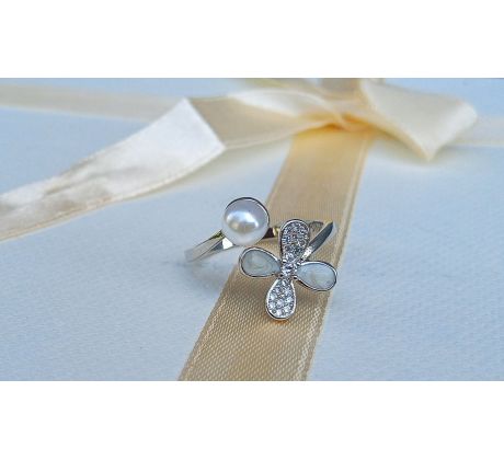 Perlový prstýnek s bílou perlou a zirkony, univerzální velikost