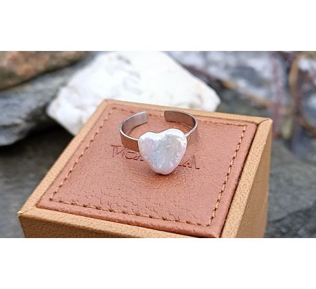 Perlový prsten mořská perla srdíčko na chirurgické oceli