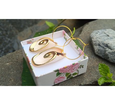 Mušle z Filipín náušnice na pozlacené chirurgické oceli