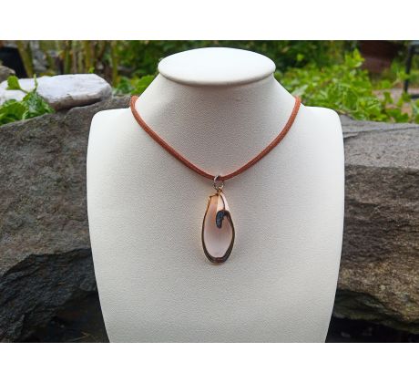 Originální mušle z Filipín přívěsek na kůži, mušlový náhrdelník