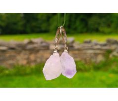 Surový ametyst náušnice na chirurgické oceli