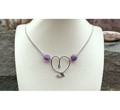 Ametyst tepaný přívěsek srdce z chirurgické oceli, náhrdelník