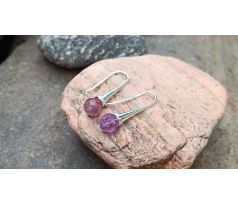 Broušený ametyst kámen rovnováhy, něžné náušnice