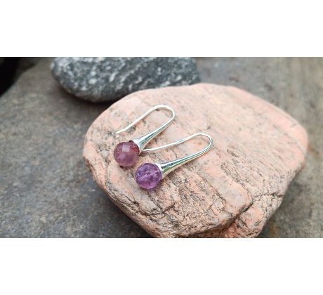 Broušený ametyst kámen rovnováhy, něžné náušnice