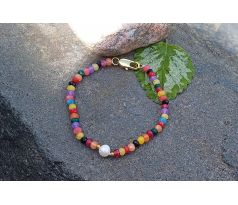 Minerálový náramek z broušených kamenů s říční perlou