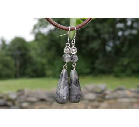 Šedý achát náušnice na chirurgické oceli