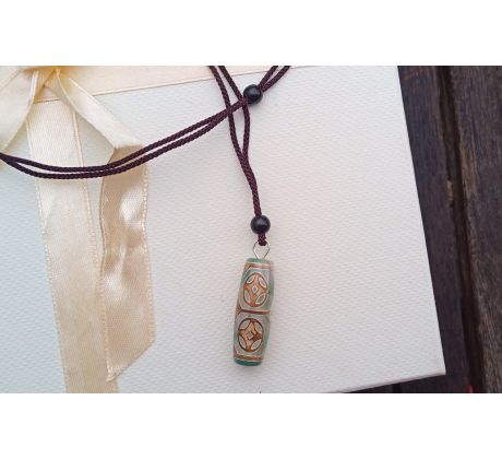 Mystický náhrdelník s tibetským dzí achátem, posuvné uzlíky, nastavitelná délka