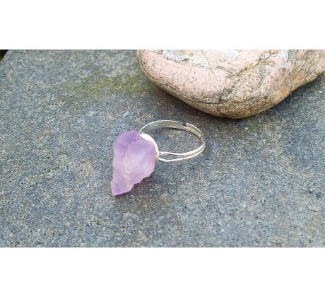 Velký surový ametyst prstýnek v univerzální velikosti