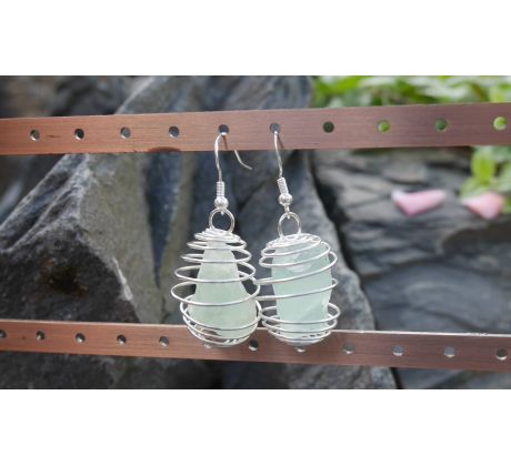 Surový fluorit přírodní kámen náušnice na chirurgické oceli