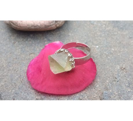 Broušený fluorit minerálový ocelový prstýnek