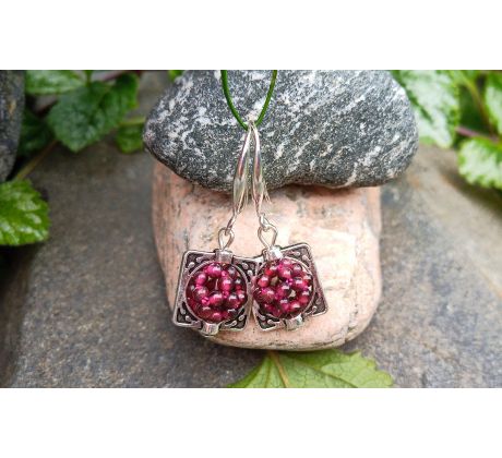 Červený granát v tibetském rámečku, elegantní minerálové náušnice