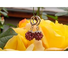 Červený granát náušnice "maliny" postříbřené