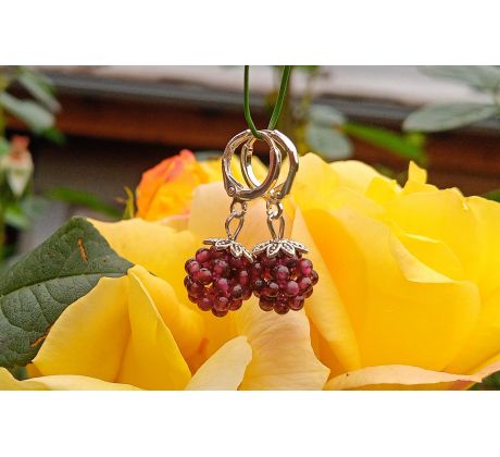 Červený granát náušnice "maliny" postříbřené