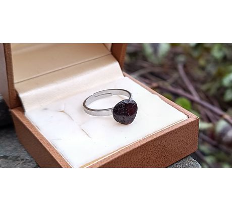 Červený granát minerálový prstýnek chirurgická ocel