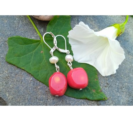 Korál a říční perly minerálové náušnice