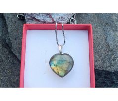 Labradorit top kvality srdce na řetízku z chirurgické oceli