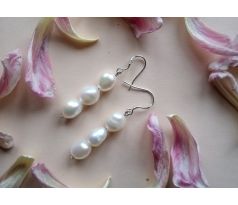 Bílé říční perly na postříbřených háčcích perlové náušnice
