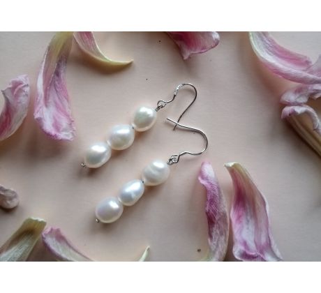 Bílé říční perly na postříbřených háčcích perlové náušnice