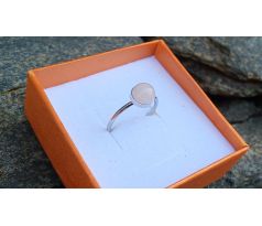 Růženín minerálový prstýnek na chirurgické oceli