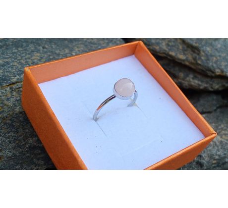 Růženín minerálový prstýnek na chirurgické oceli