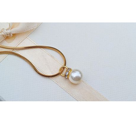 Bílá shell perla pod zirkony na pozlaceném řetízku z chirurgické oceli perlový náhrdelník