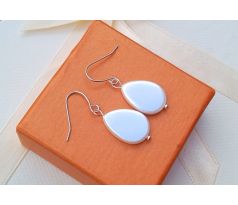 Přírodní bílá perleť perlové náušnice na chirurgické oceli