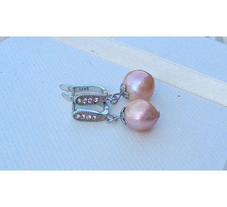 Perlové náušnice z velkých tichomořských perel pod zirkony