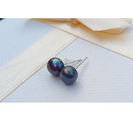 Perlové náušnice s tmavými říčními perlami, puzety