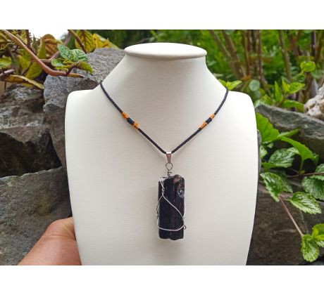 Surový turmalín skoryl na šňůrce s posuvnou délkou náhrdelník