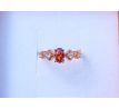 Český červený granát mezi zirkony pozlacený stříbrný prstýnek