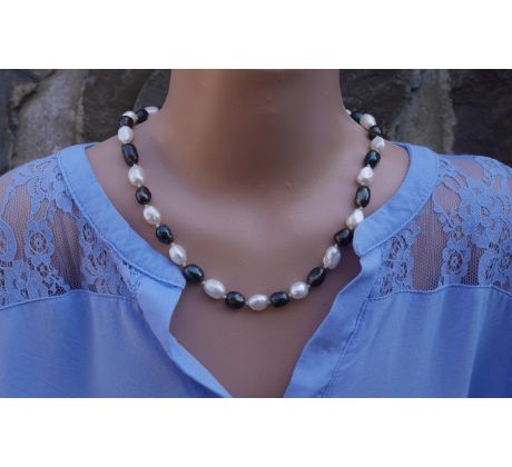 Velké říční perly uzlíkovaný perlový náhrdelník černobílý
