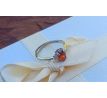 Český červený granát 0,6 ct mezi zirkony stříbrný prstýnek