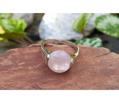 Růženín kámen lásky minerálový postříbřený prsten
